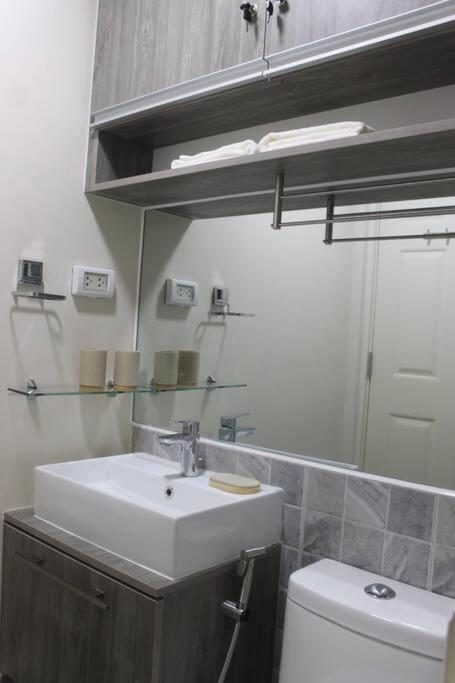 Condo Near Ayala Cebu City W Wifi Balcony Экстерьер фото